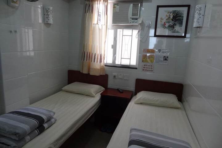 Room 8 of 50
