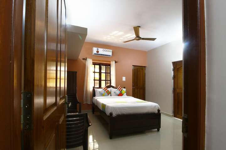 Room 6 of 13
