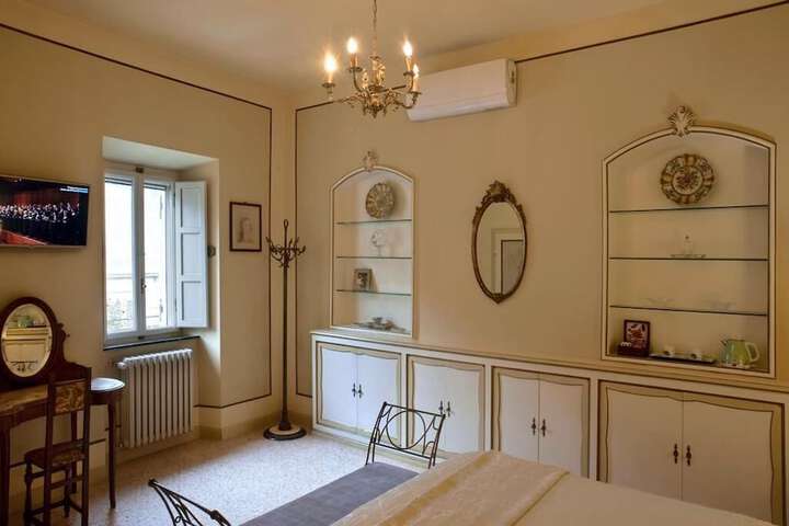 Room 9 of 50