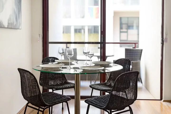 Dining 9 of 11
