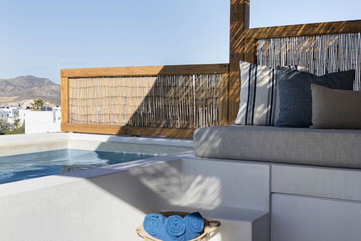 Pool 41 of 53