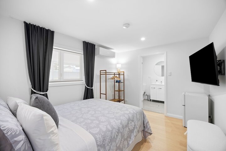 Room 5 of 14