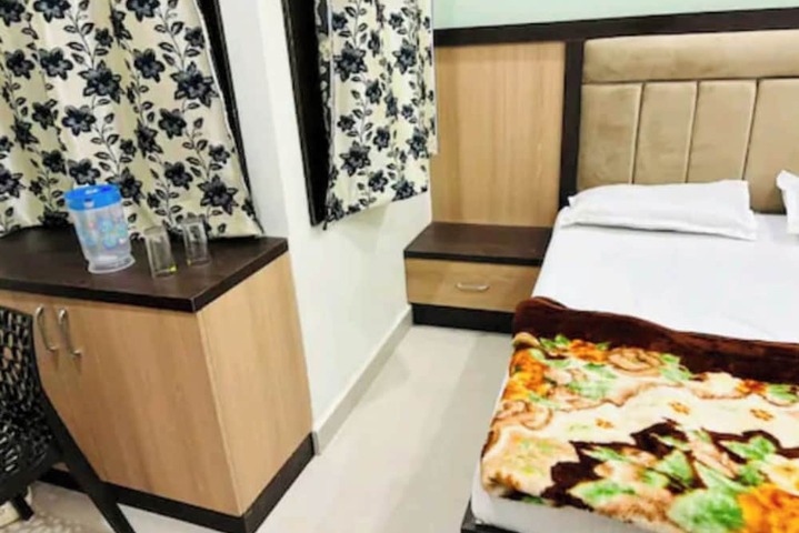 Room 5 of 12