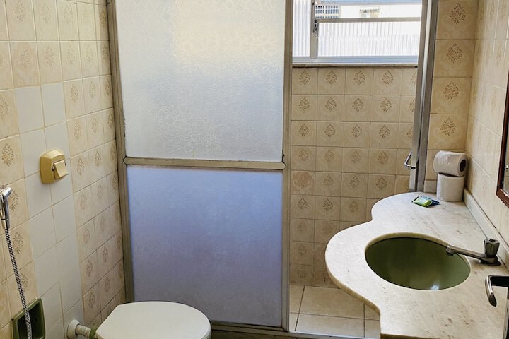 Room 8 of 16
