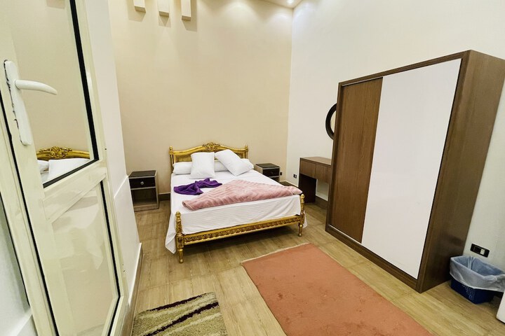 Room 30 of 79
