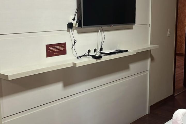 Room 8 of 21