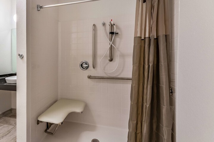 Room 33 of 36