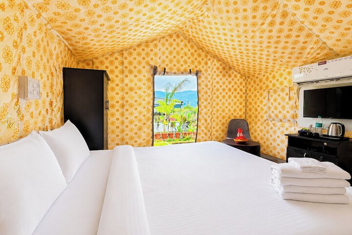 Room 3 of 28