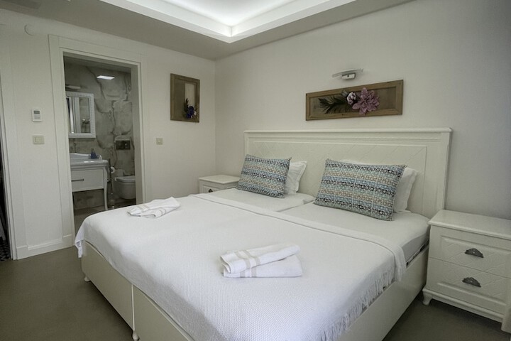 Room 9 of 30