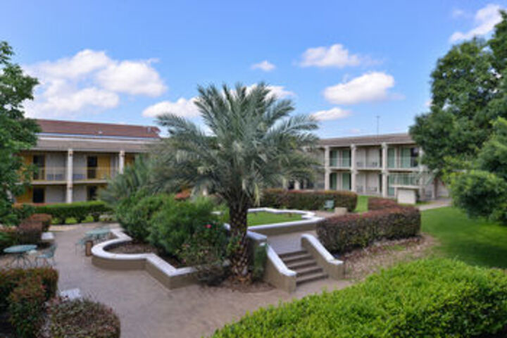 Hotel Exterior 6 of 24