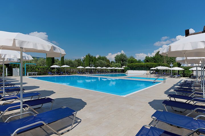Pools & Facilities