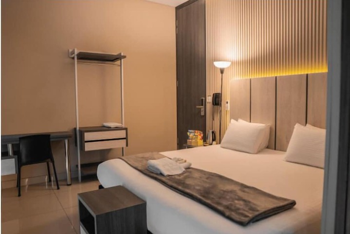 Room 7 of 17