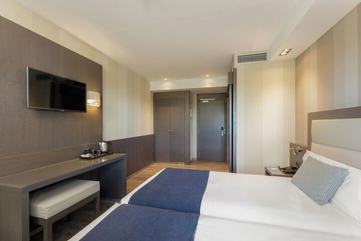Room 14 of 83