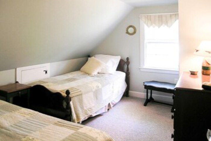 Room 13 of 16