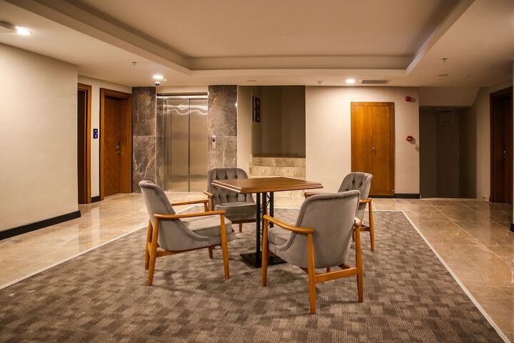 Ballroom/Hall 26 of 31