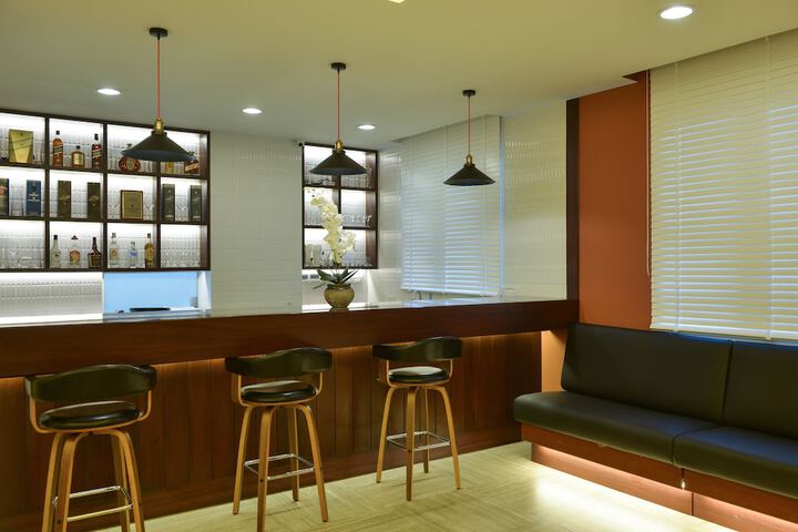 Lounge 81 of 108