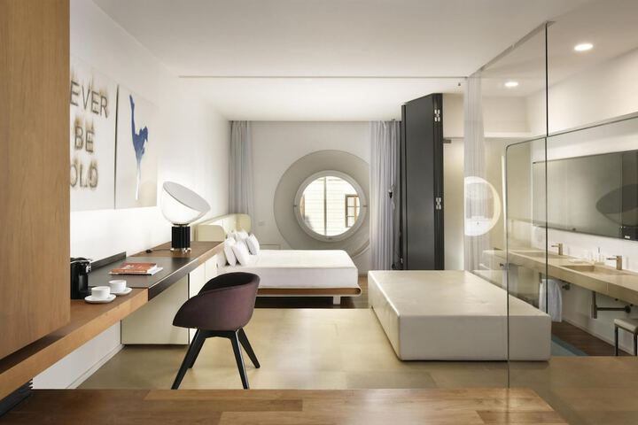 Room 34 of 110