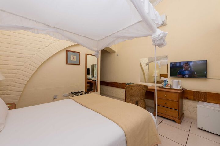 Room 2 of 67