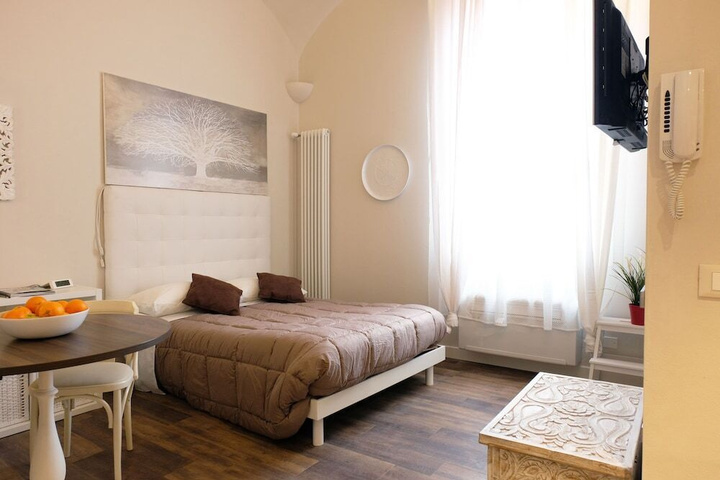 Room 5 of 12