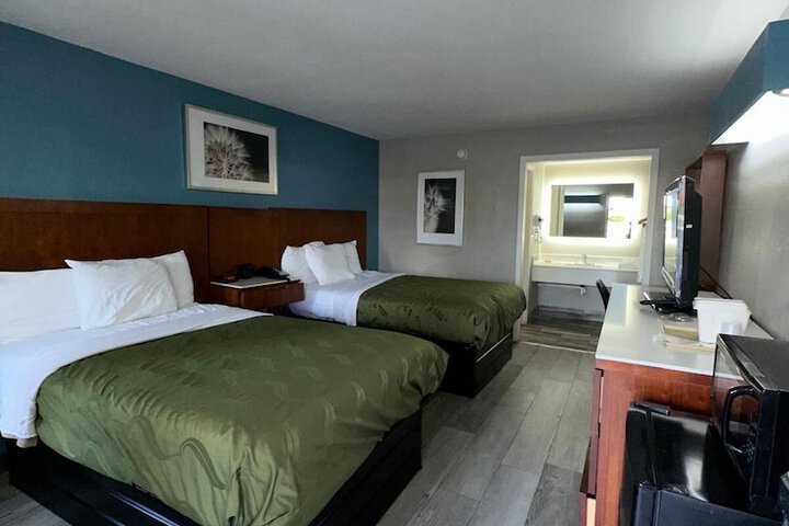 2 Double Beds Accessible (29 of 33)