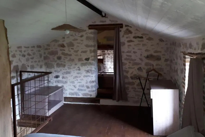 Room 4 of 17