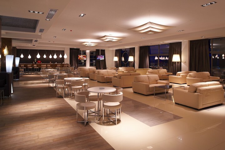 Entrance & Lobby