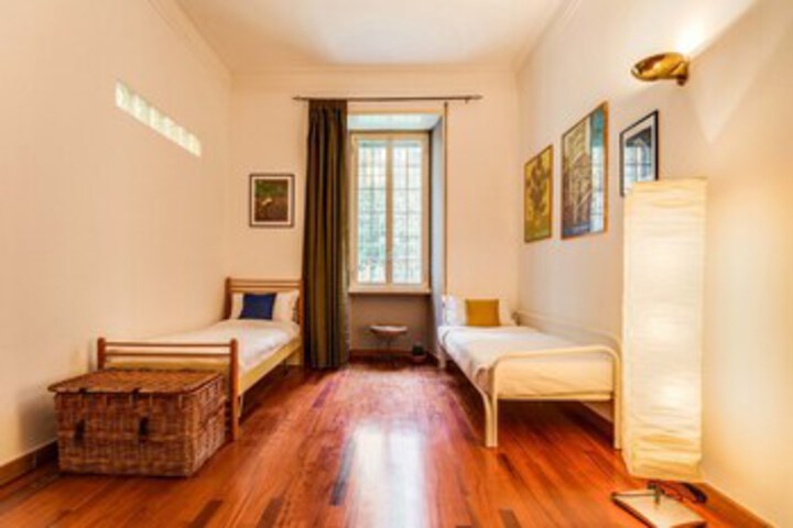Room 10 of 25