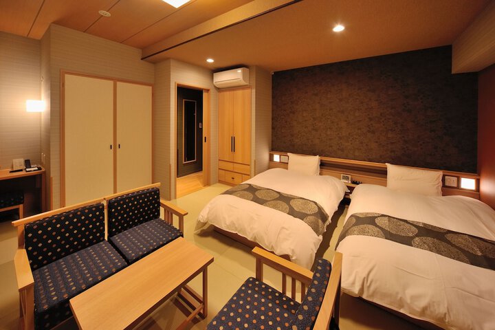Room 13 of 110