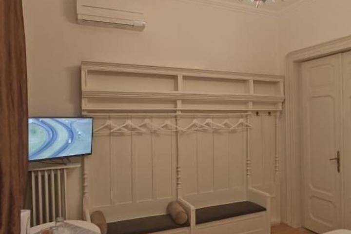 Room 2 of 47