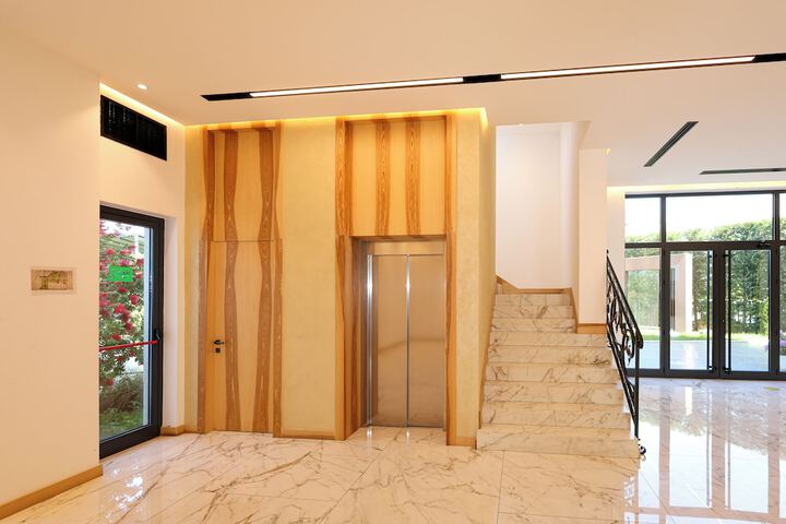 Hotel & Restaurant Grand White City