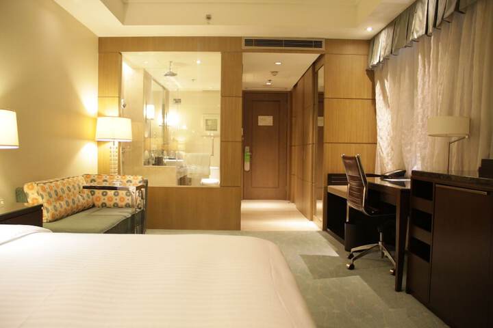 Room 7 of 68