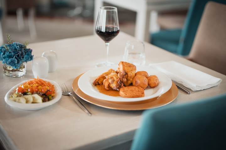 Dining 42 of 58