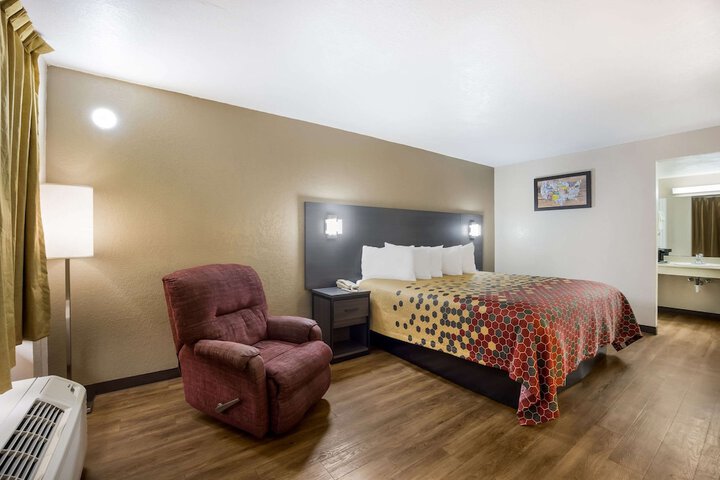 Room 18 of 36
