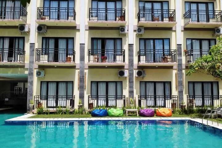 Hotel Pool
