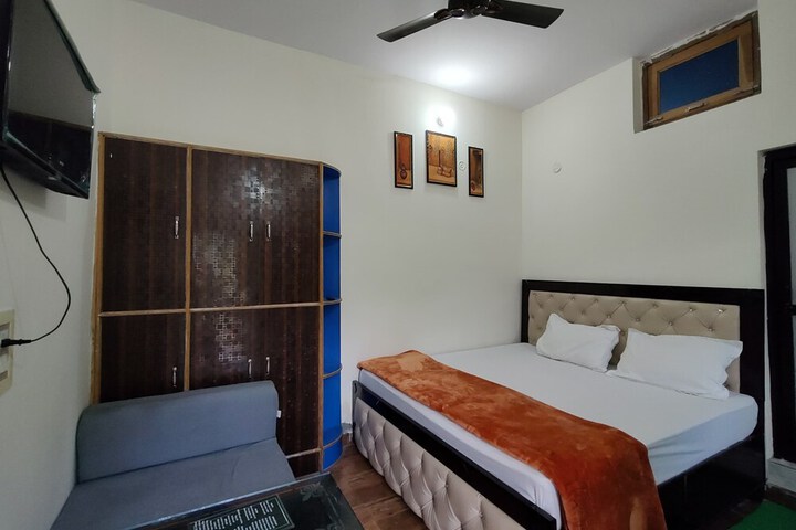 Room 8 of 41