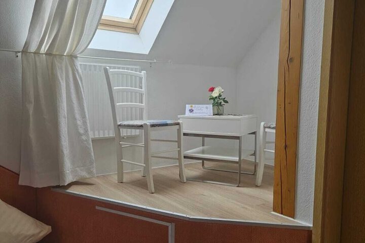 Room 30 of 100