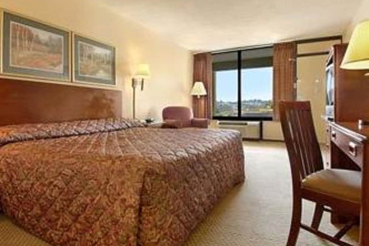 1 King Bed (6 of 6)
