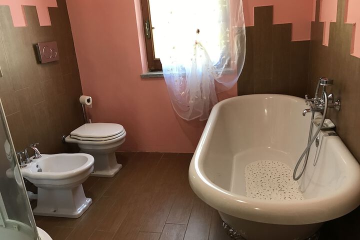 Room 12 of 18