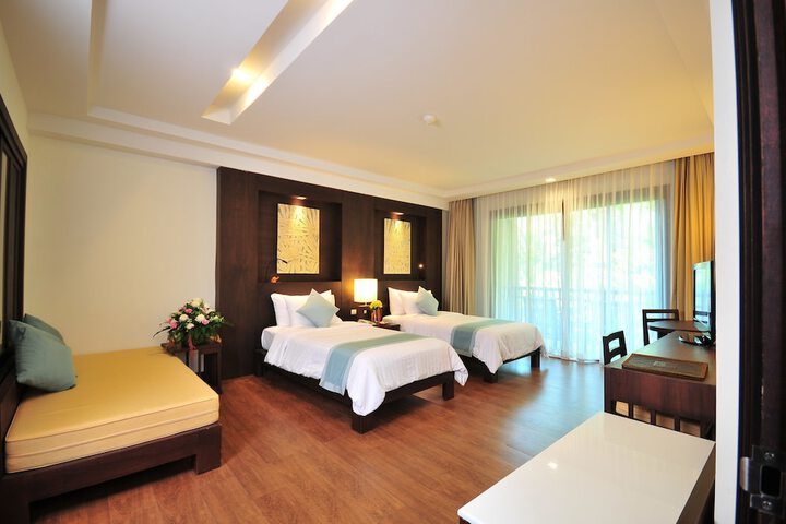 Room 5 of 104