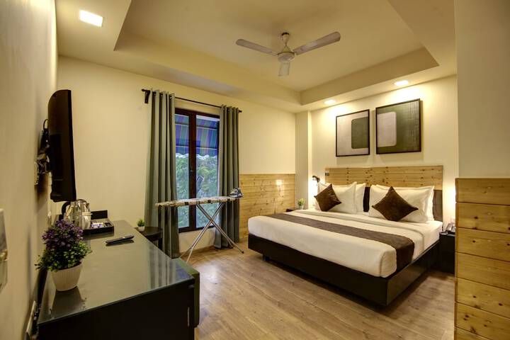 Room 32 of 57