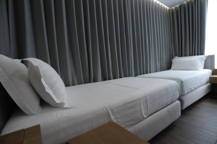 Room 6 of 33