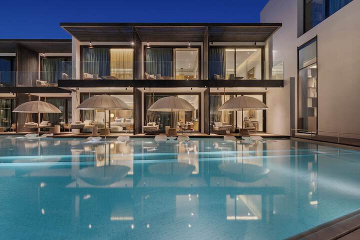 Pool 72 of 105