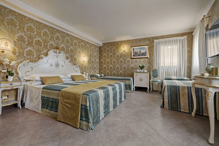 Room 25 of 54