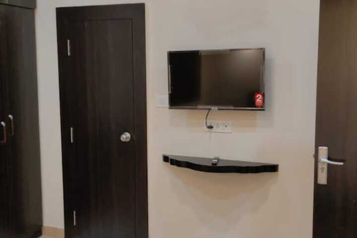 Room 10 of 18