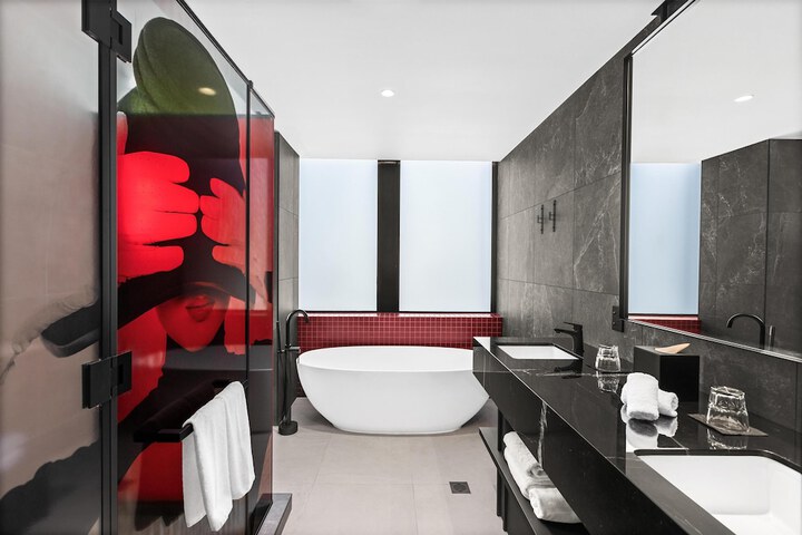 Room 42 of 59