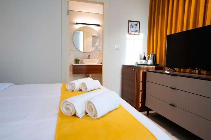 Room 15 of 74