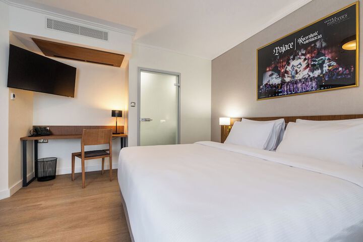 Room 14 of 24