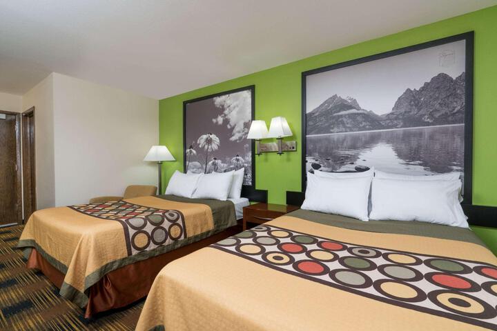 2 Double Beds Ground Floor (1 of 5)