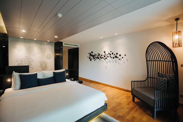 Room 12 of 81