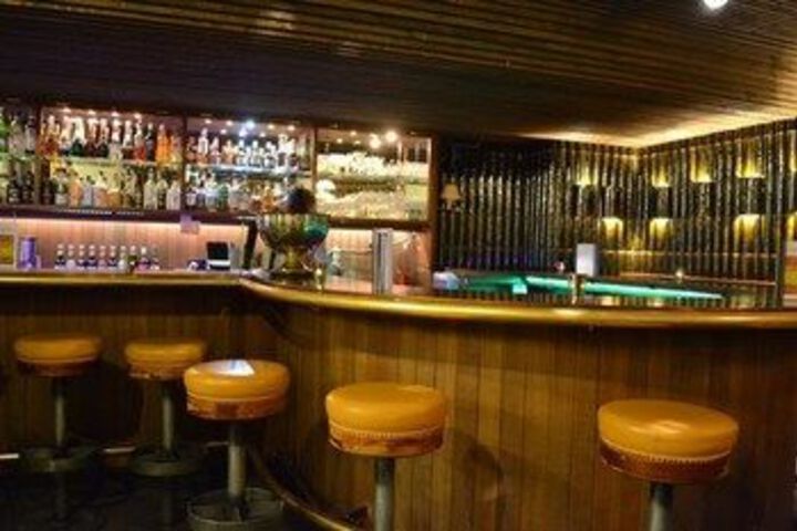 Lounge 52 of 83